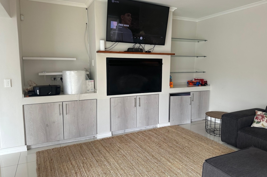 To Let 4 Bedroom Property for Rent in Parklands North Western Cape